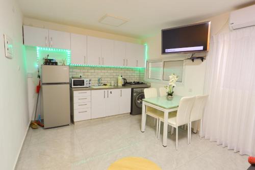 Ashkelon Apartment | דירה יפה סגנון מודרני מרחק של 5 דקות נסיעה מהים