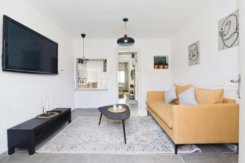 Hadera Apartment | הדירה בלבן