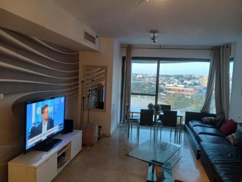 Herzliya Pituach Apartment | מלון בוטיק מגדלי המרינה