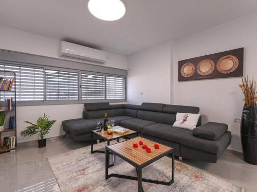 Beit She'an Apartment | פנטהאוז רפאל - פנטהאוז מקסים עם 3 חדרי שינה ומרפסת