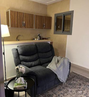 Sari Street Apartment | استديو حي الروضة - جدة