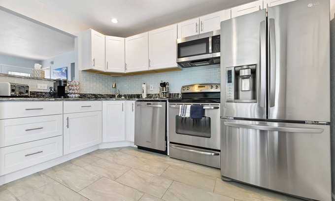 Cheyenne Meadows House | ᨒStylish 4BR/Movie Lounge/10 min to Ft Carsonᨒ
