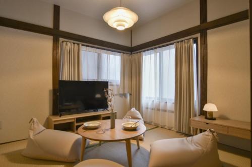 Morishita Apartment | 森下別邸