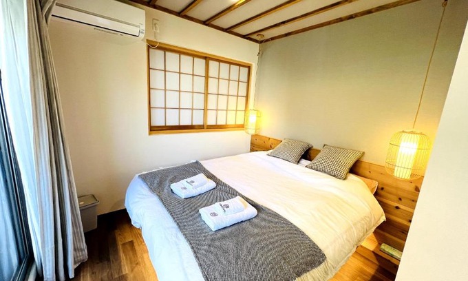 Tsuruhashi Apartment | 鶴橋駅 新和風3部屋 2階貸切 浴室素敵 天然温泉徒歩4分 クイーンサイズベットあり ゆったり寝れる