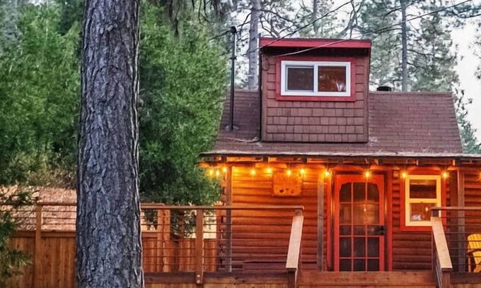 Idyllwild House | 1/2 acre fenced Dog&Kiddo Paradise 3rd Bdrm Option Fire Pit Sky Deck Town Close