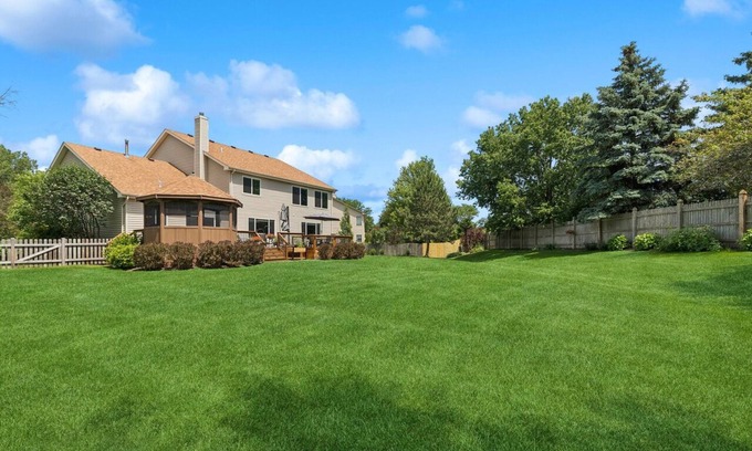 Gages Lake House | 1/2 Acre Retreat: 100" TV, Open layout Navy Base and Six Flags Great America