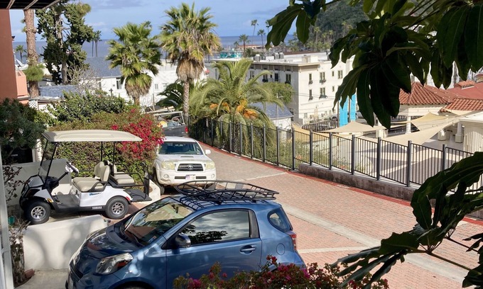 Avalon Apartment | 1/2 block to the BEACH