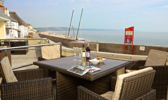 Torcross House | 1 At The Beach