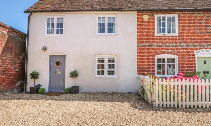 Lower Swanwick House | 1 Baytree Cottage