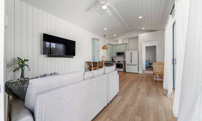 Junction House | 1-Bed Guest House in Serene Palo Cedro – Your Perfect Home Away From Home