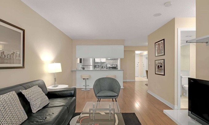 Downtown Toronto Apartment | 1 Bedroom/1 Bathroom Suite