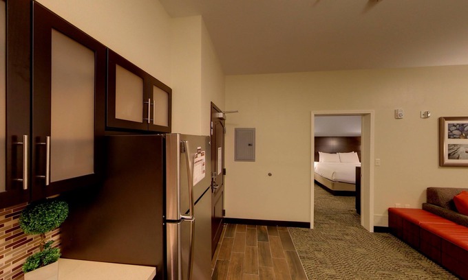Bryant Pattengill East Condo | 1 Bedroom | 24 Hour Business Center + Indoor Pool