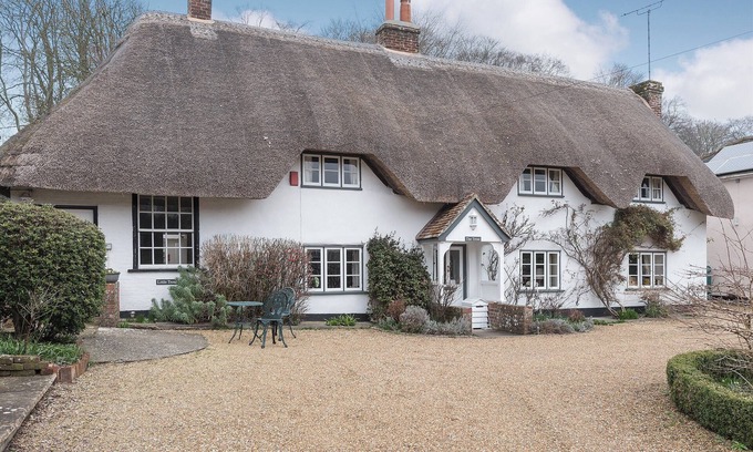 Nether Wallop Cottage | 1 bedroom accommodation in Nether Wallop, near Stockbridge