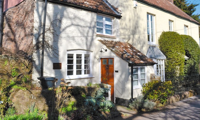 Holford Cottage | 1 bedroom accommodation in Holford, near Bridgwater