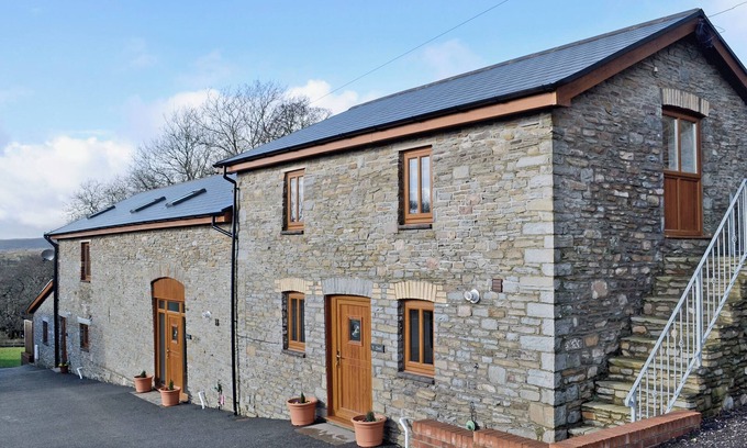 Grampound Cottage | 1 bedroom accommodation in Rhos, near Pontardawe