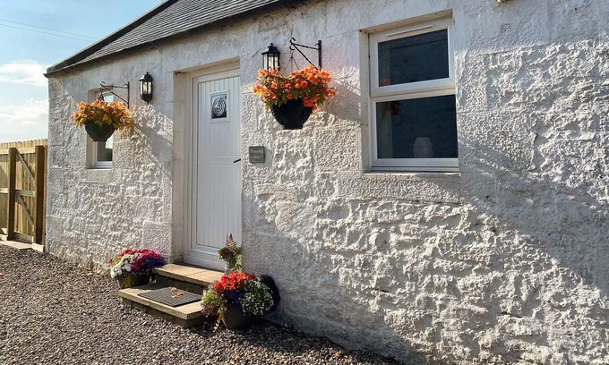 Dalton Cottage | 1 bedroom accommodation in Dalton, near Lockerbie