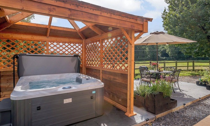 Postwick with Witton Cottage | 1 bedroom accommodation in Witton, near Brundall