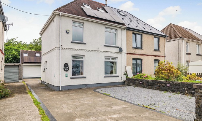 Glynneath Cottage | 1 bedroom accommodation in Glynneath, near Neath