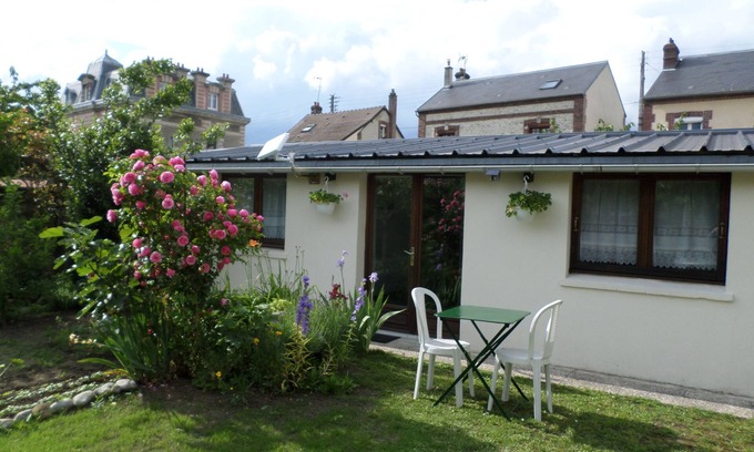Crepy-en-Valois Apartment | 1 Bedroom Apartment in CrÃ©py-en-Valois