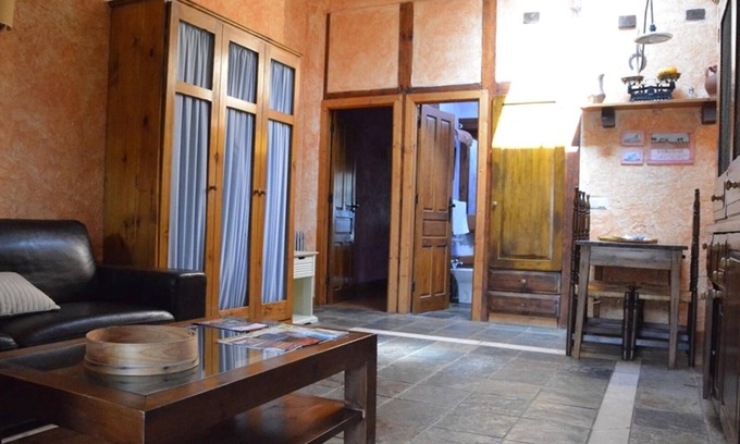 Olmedo Apartment | 1 bedroom apartment - 4 people: With charm and beautiful views of the garden
