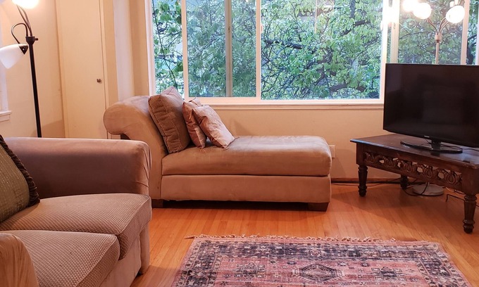 Grand Lake Apartment | 1-bedroom apartment just 11 minutes to San Francisco Bay