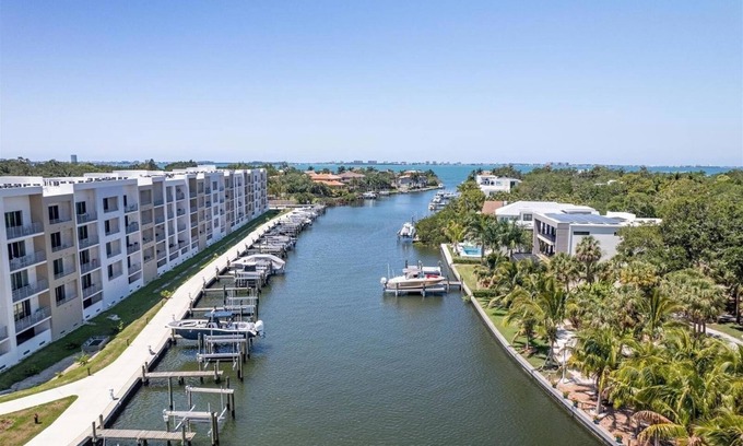 North Trail Condo | 1-bedroom condo in fabulous Sarasota, Minutes from Siesta Key and Lido Beach