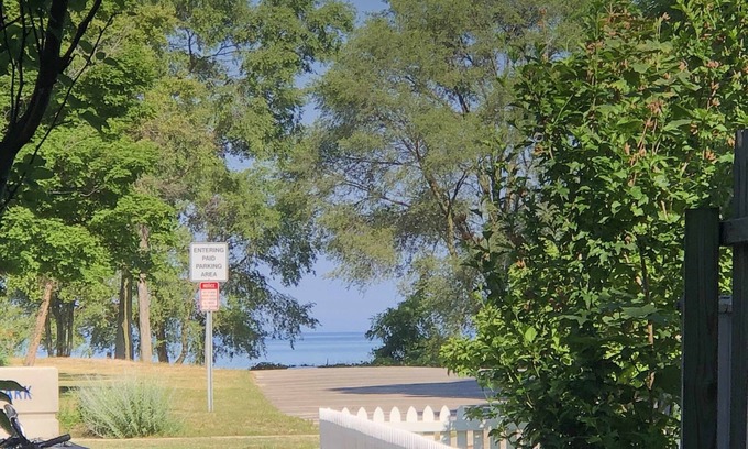 South Haven Cottage | 1-bedroom cottage steps to Lake Michigan Beach fire pit