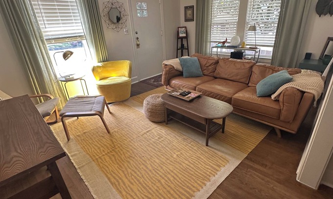South River City House | 1-bedroom Duplex in Quiet Austin Neighborhood near Town Lake and South Congress.