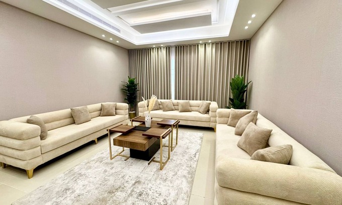 Mecca Apartment | 1 Bedroom Modern Stylish Apartment with Large Living Room Near Haram 4B