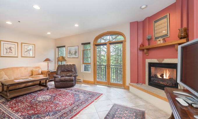 Mountain Village Condo | 1-Bedroom Pet-Friendly Mountain Retreat With Balcony, Fireplace, Pool and Hot Tu