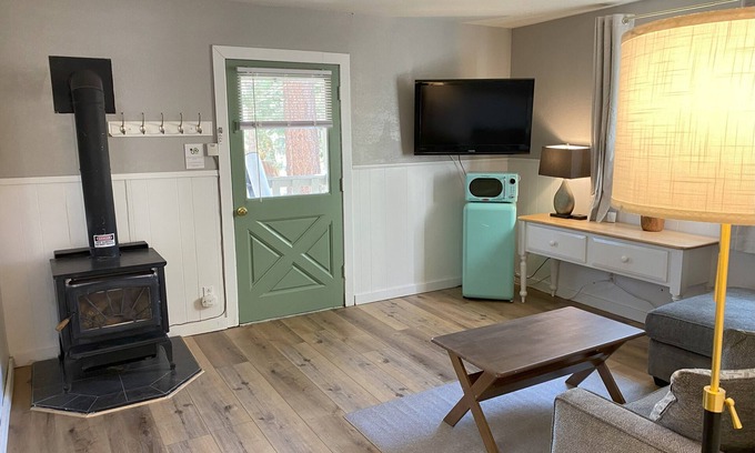 Mammoth Lakes Bed & Breakfast | 1-bedroom Suite Free Breakfast Hot Tub