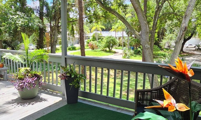 Oldsmar House | 1 Block from the Bayn3-bedroom 2-bath pet friendly home in enchanting Oldsmar