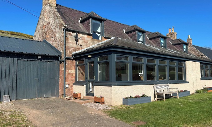 Dunbar Cottage | 1 DEUCHRIE COTTAGES, pet friendly, with open fire in East Linton