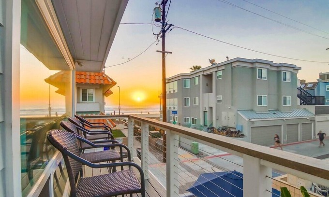 South Mission Beach Condo | 1 House to Beach | Ocean Views + Dogs ok