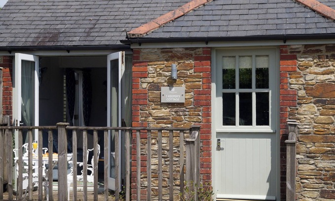 Bugford Cottage | 1 KEEPERS COTTAGE, HILLFIELD VILLAGE, family friendly in Dartmouth