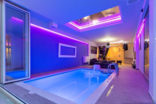 Zvezdara Villa | #1 Lux Villa with Pool, Gameroom, Spa, Zen Yard #Free airpot transport#