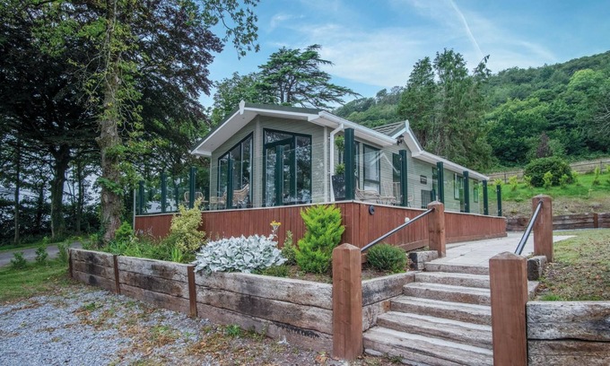 Llanddowror Apartment | 1 Manor Lodge - 3 Bedroom Lodge - Pendine