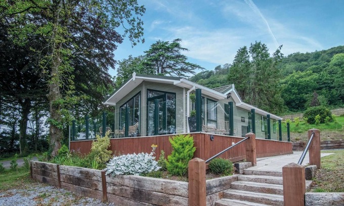 Llanddowror Apartment | 1 Manor Lodge - 3 Bedroom Lodge - Pendine