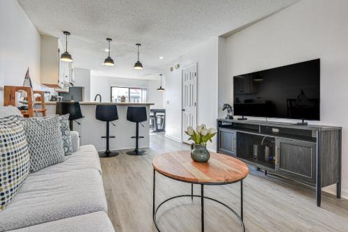 North Myrtle Beach House | 1 Mi to Beach Cozy Grand Strand Townhome!