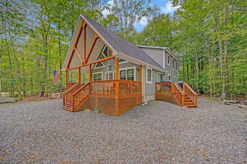 Thornhurst House | 1 Mi to Beach Pocono Lake Chalet with Decks