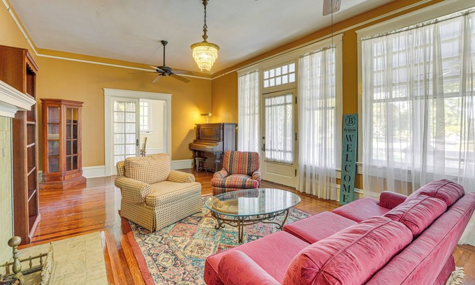 Meridian House | 1 Mi to Dtwn Meridian: Historic Home w/Porch!