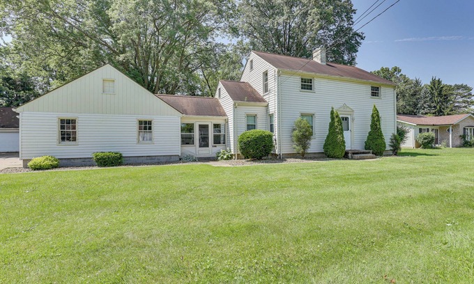 Salem Apartment | 1 Mi to Dtwn Salem: Apt w/Shared Yard!
