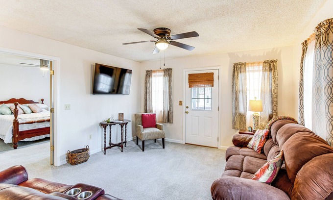 Hollands Landing House | 1 Mi to Lake Murray: Pet-Friendly Home w/Deck