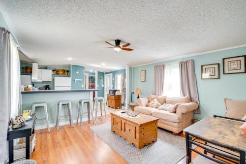 Manattee Road House | 1 Mi to Manatee Springs State Park Cozy Getaway!