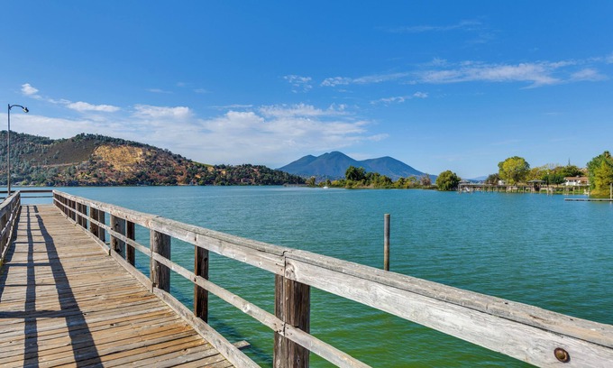 Clearlake Cabin | < 1 Mi to Water: Cozy Clearlake Cabin