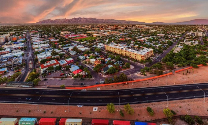 Iron Horse Historic District Apartment | 1 Min to 4th Ave & Congress/1 BR 1 BA/Casita