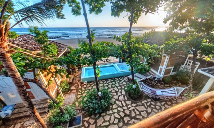 Pochomil House | 1 of a Kind Romantic Beachhouse w/Pool, AC, Balcony & Amazing Sunsets-Sleeps 12