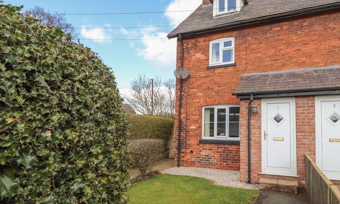 Cheshire West and Chester Cottage | 1 ORGANSDALE COTTAGES, family friendly, with open fire in Kelsall