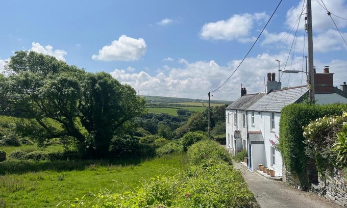 Treknow House | 1 Rock Cottages