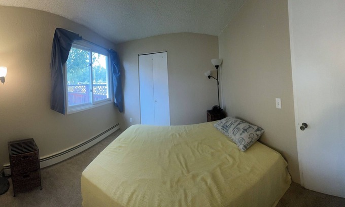 Russian Jack Park Condo | 1 room/3br condon<1mile away from UAA, hospital & costconLGBTQ & Pet friendly